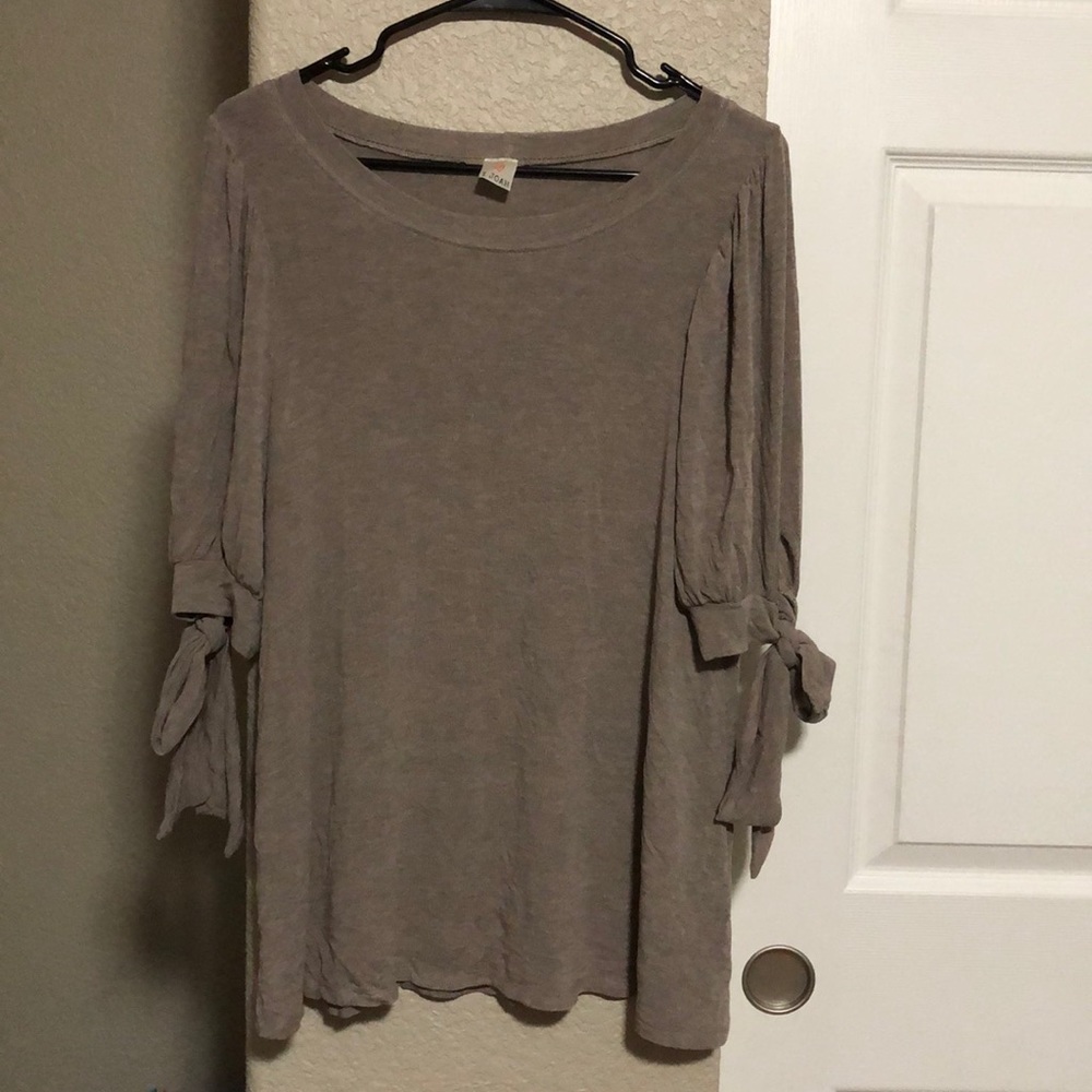 I Heart Joah knotted top